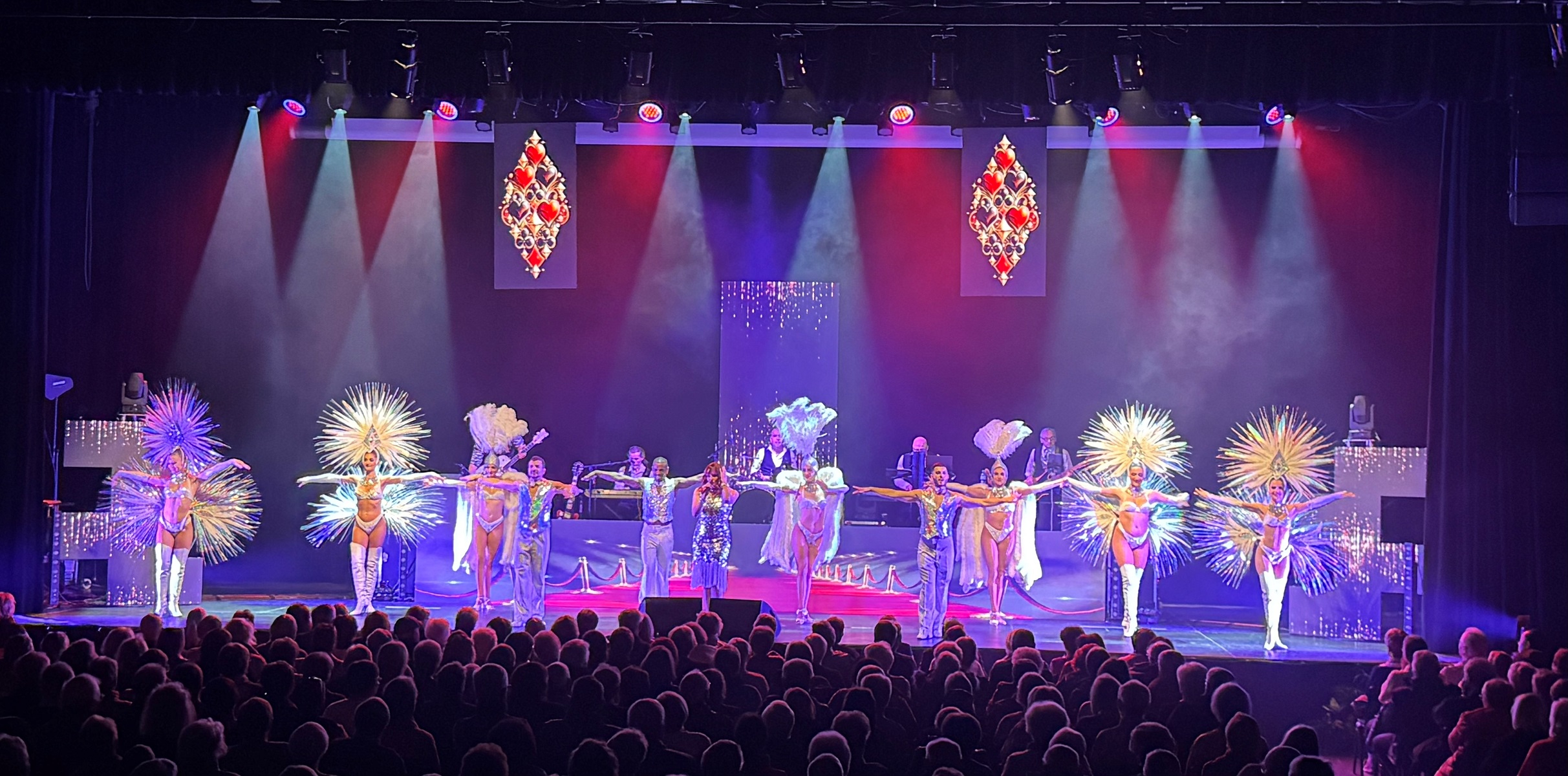 Un superbe spectacle franco-américain pour les seniors ! - Mairie de ...