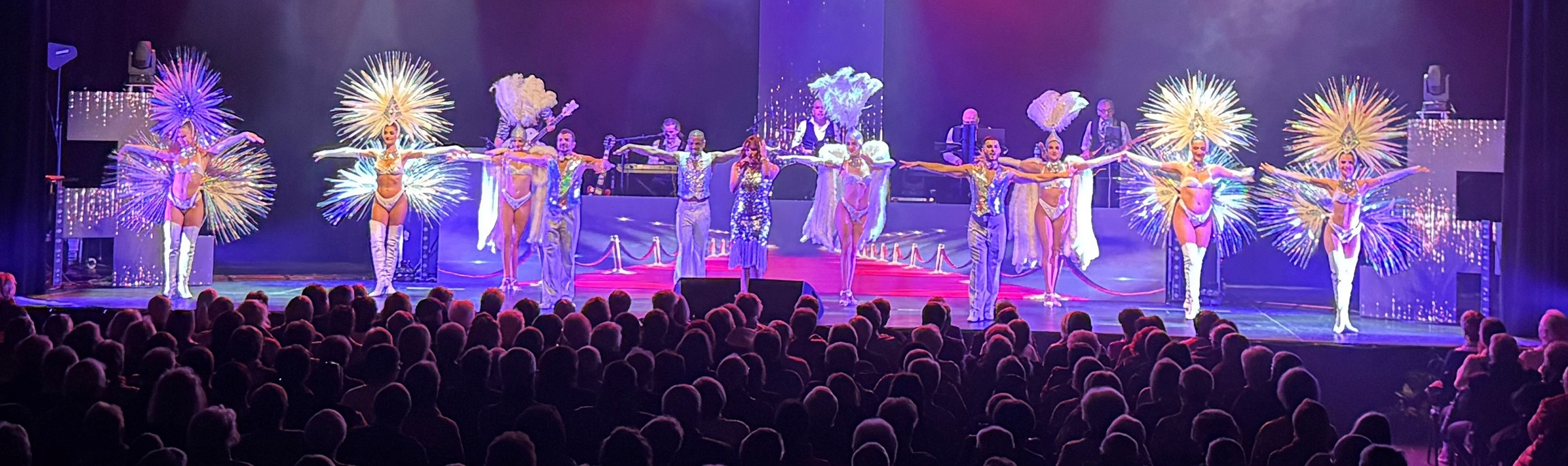 Un superbe spectacle franco-américain pour les seniors ! - Mairie de ...